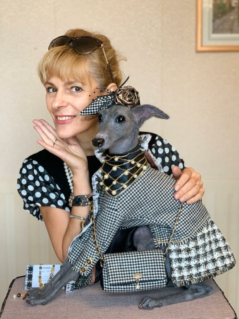 Кукла Елены Дьячковой стала лучшей на престижном конкурсе авторских работ в Москве, за что получила главный приз. Ее Царевна-лягушка очаровала всех членов жюри. Особенно всемирно известную художницу из Латвии, которая наградила владимирскую мастерицу специальным подарком.