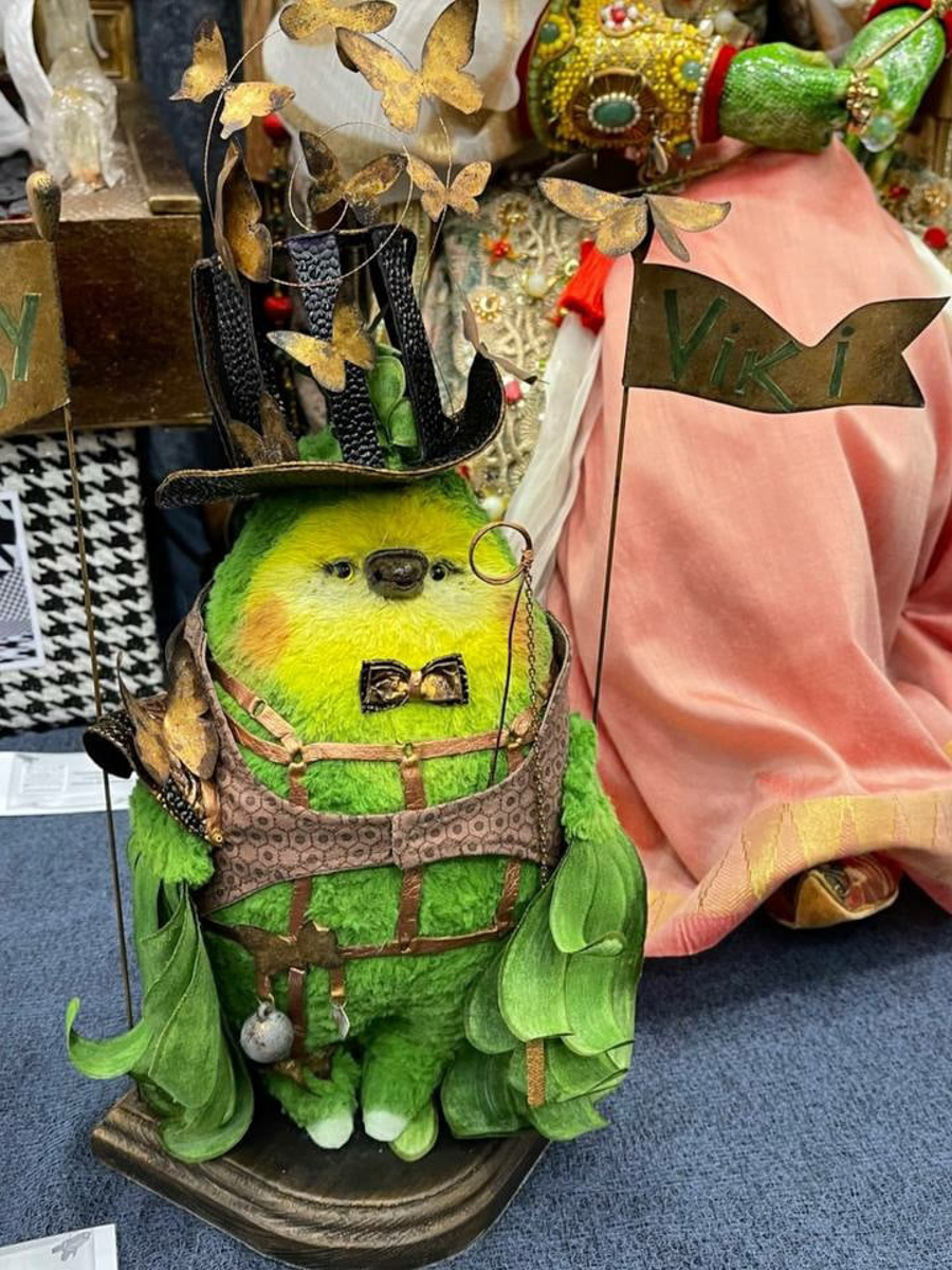 Кукла Елены Дьячковой стала лучшей на престижном конкурсе авторских работ в Москве, за что получила главный приз. Ее Царевна-лягушка очаровала всех членов жюри. Особенно всемирно известную художницу из Латвии, которая наградила владимирскую мастерицу специальным подарком.