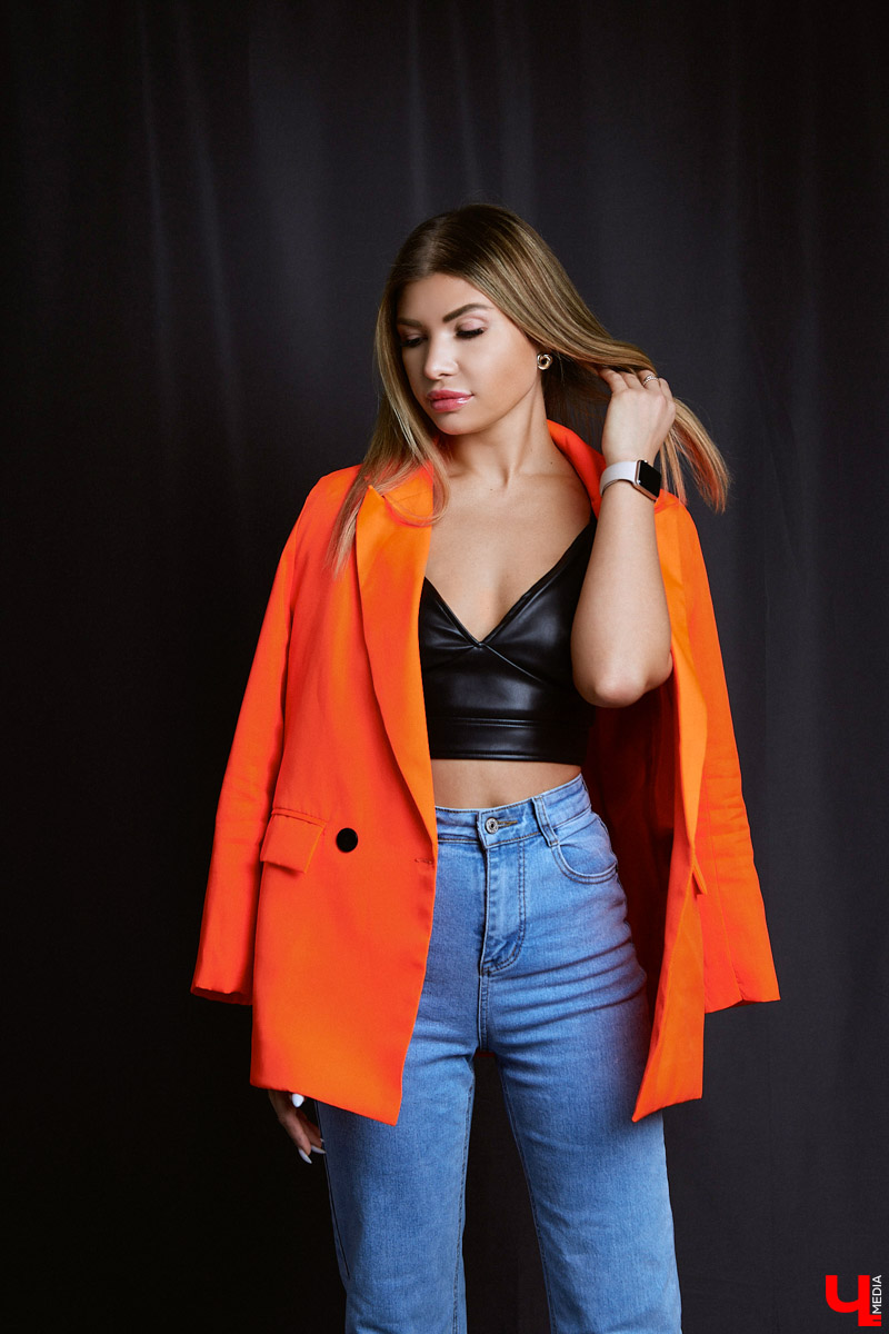 Модель Оксана Лебедева не скрывает: она любит создавать дерзкие образы, чтобы всегда быть в центре всеобщего внимания. И удается ей это блестяще с помощью… Впрочем, вы всё сами узнаете из статьи.