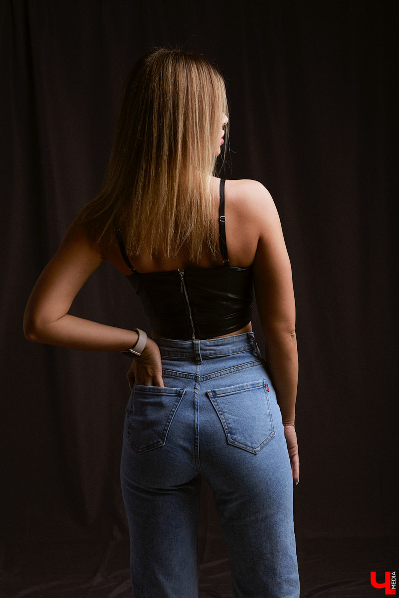 Модель Оксана Лебедева не скрывает: она любит создавать дерзкие образы, чтобы всегда быть в центре всеобщего внимания. И удается ей это блестяще с помощью… Впрочем, вы всё сами узнаете из статьи.