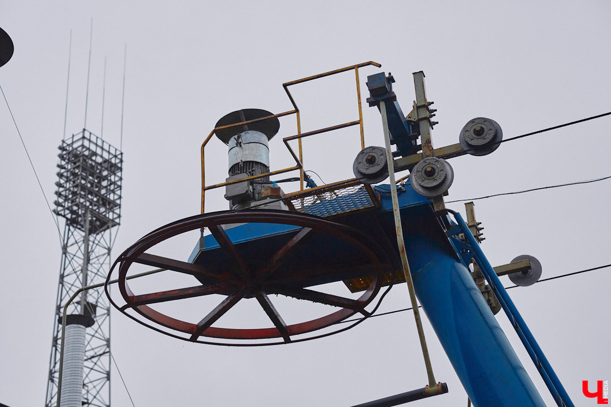 Пока горнолыжную трассу на Студеной горе уже вовсю готовят к предстоящему сезону, Огуречка так и простаивает без дела. А ведь когда-то шла речь о том, что там организуют локацию для активного зимнего отдыха. Но, как выяснилось, место неподходящее. Зато теперь как наиболее перспективную рассматривают другую площадку неподалеку.