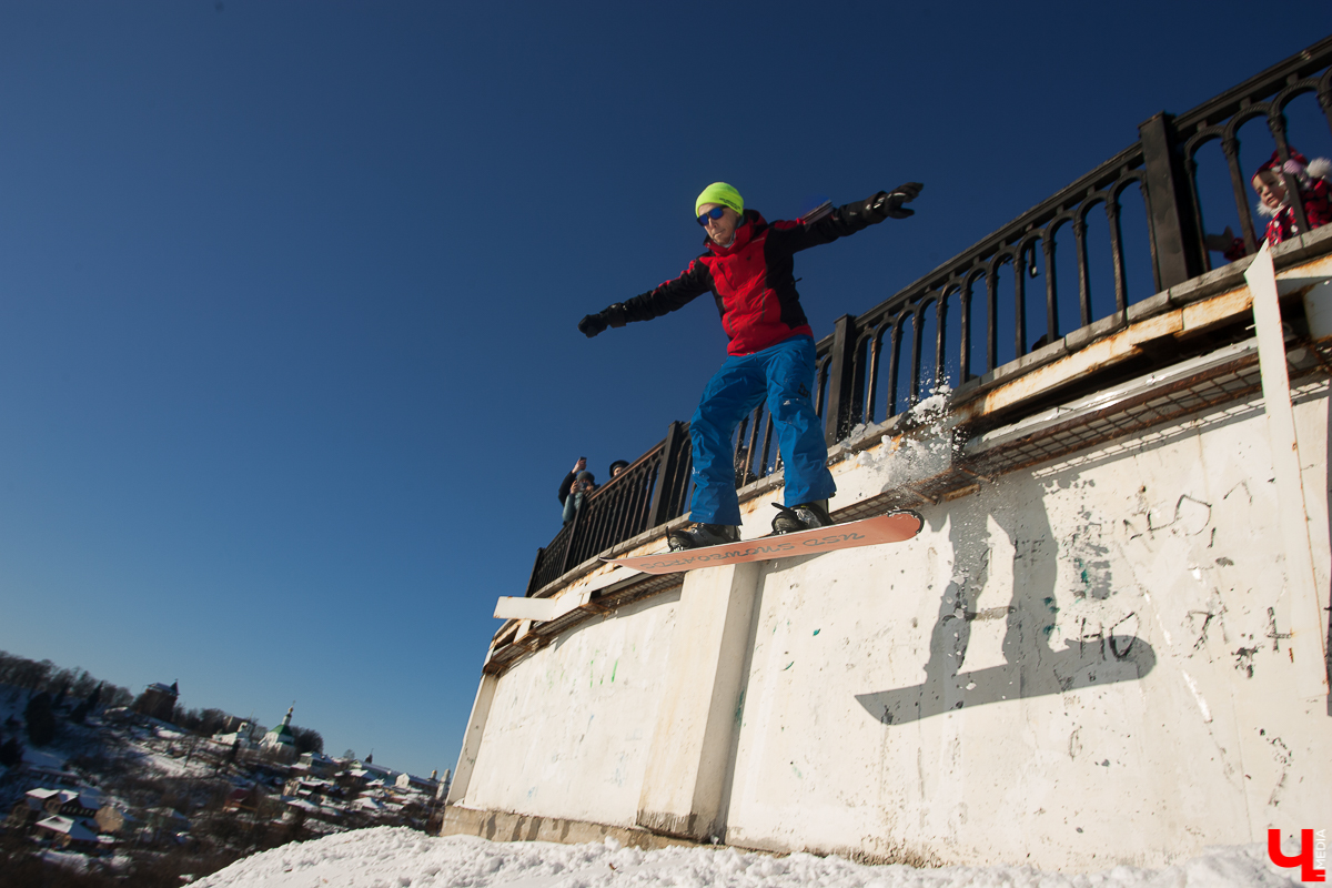 Пока горнолыжную трассу на Студеной горе уже вовсю готовят к предстоящему сезону, Огуречка так и простаивает без дела. А ведь когда-то шла речь о том, что там организуют локацию для активного зимнего отдыха. Но, как выяснилось, место неподходящее. Зато теперь как наиболее перспективную рассматривают другую площадку неподалеку.
