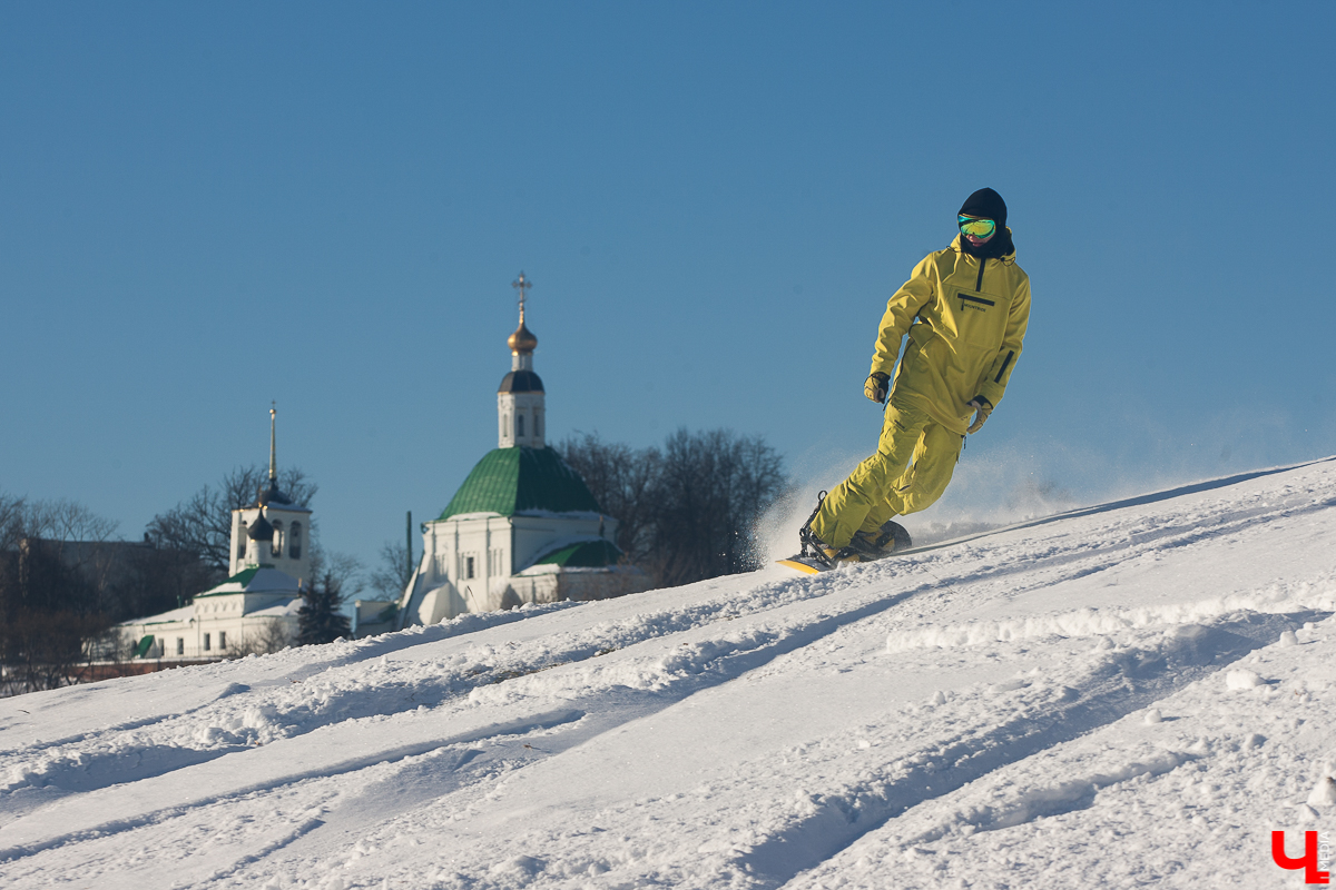 Пока горнолыжную трассу на Студеной горе уже вовсю готовят к предстоящему сезону, Огуречка так и простаивает без дела. А ведь когда-то шла речь о том, что там организуют локацию для активного зимнего отдыха. Но, как выяснилось, место неподходящее. Зато теперь как наиболее перспективную рассматривают другую площадку неподалеку.