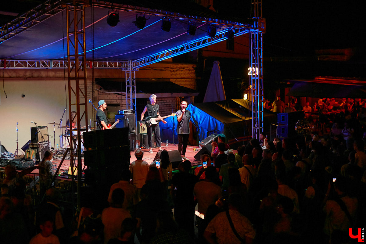 В условиях новой реальности творцы усиленно ищут в себе силы для созидания, концерты стихийно отменяются, а играющие на инструментах молодые люди боятся лишний раз показываться на публике. Но музыка вечна. И, что интересно, несколько хорошо известных владимирцам коллективов вышли из длительного творческого отпуска с новыми релизами!