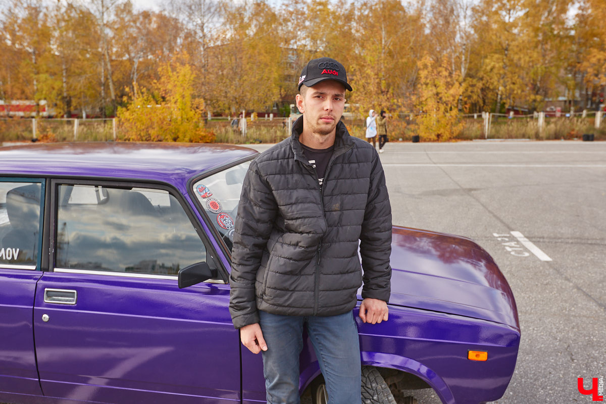 Октябрь, автодром ВлГУ, крутые тачки — это уже классика. На десятый раз AutoFest от ВлГУ стал настоящим фестивалем. В субботу, 15 октября, более 30 авто разной степени новизны, креатива и даже масштаба провели на автодроме целый день. Владельцы соревновались в искусстве вождения, проходили через «лимбо», за конфеты сдавали ПДД, шумели/гудели техникой и, по возможности, устраивали гонки. Подробности в нашем фоторепортаже.
