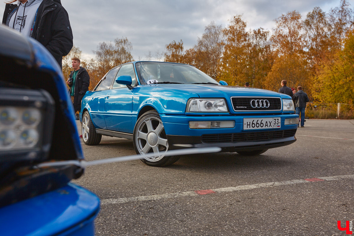 Октябрь, автодром ВлГУ, крутые тачки — это уже классика. На десятый раз AutoFest от ВлГУ стал настоящим фестивалем. В субботу, 15 октября, более 30 авто разной степени новизны, креатива и даже масштаба провели на автодроме целый день. Владельцы соревновались в искусстве вождения, проходили через «лимбо», за конфеты сдавали ПДД, шумели/гудели техникой и, по возможности, устраивали гонки. Подробности в нашем фоторепортаже.