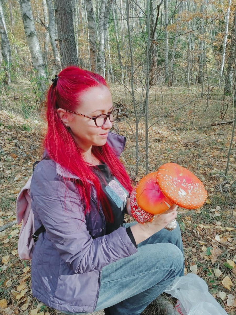 Обратили внимание на то, что в социальных сетях этой осенью грибы на одной из первых позиций? Кто-то просто делится фотографиями переполненных корзин, другие же радуются гигантским находкам, а третьи снимают обычные белые и мухоморы, но так красиво!