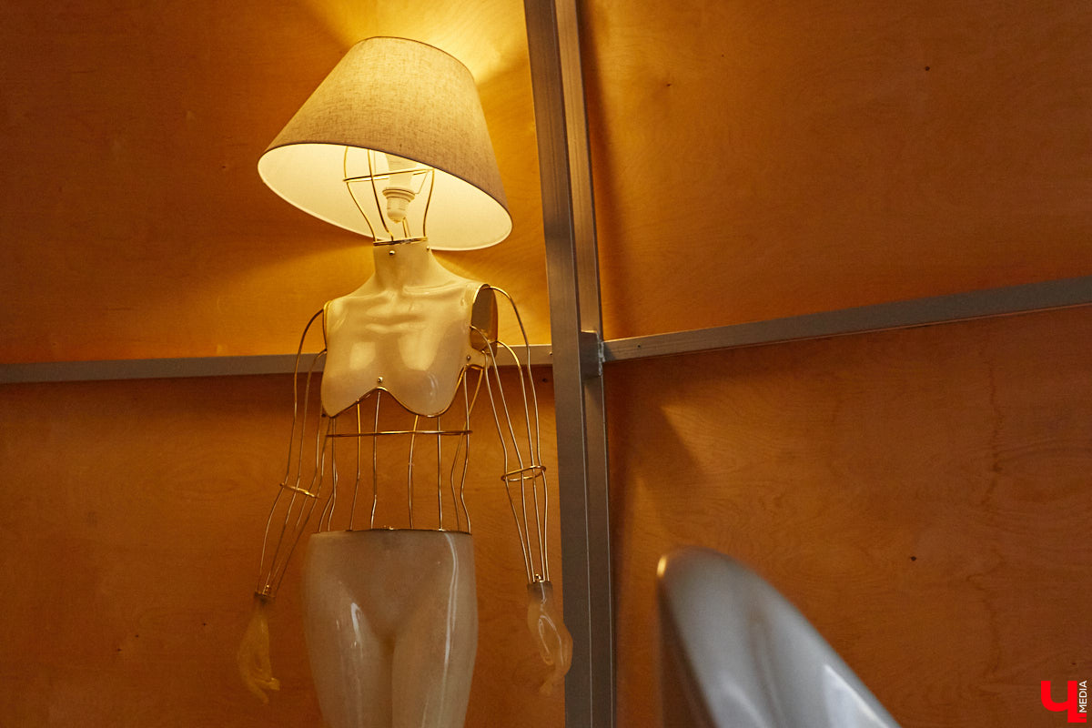 Продолжаем нашу традиционную рубрику «Я тут живу» уникальным домом-сферой, где главные его жители – велосипеды. Вы еще в таких не бывали? Съемочная команда «Ключ-Медиа» уже заглянула внутрь необычного купола и готова вам все рассказать и показать!