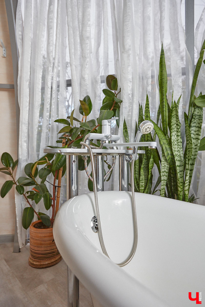 Продолжаем нашу традиционную рубрику «Я тут живу» уникальным домом-сферой, где главные его жители – велосипеды. Вы еще в таких не бывали? Съемочная команда «Ключ-Медиа» уже заглянула внутрь необычного купола и готова вам все рассказать и показать!