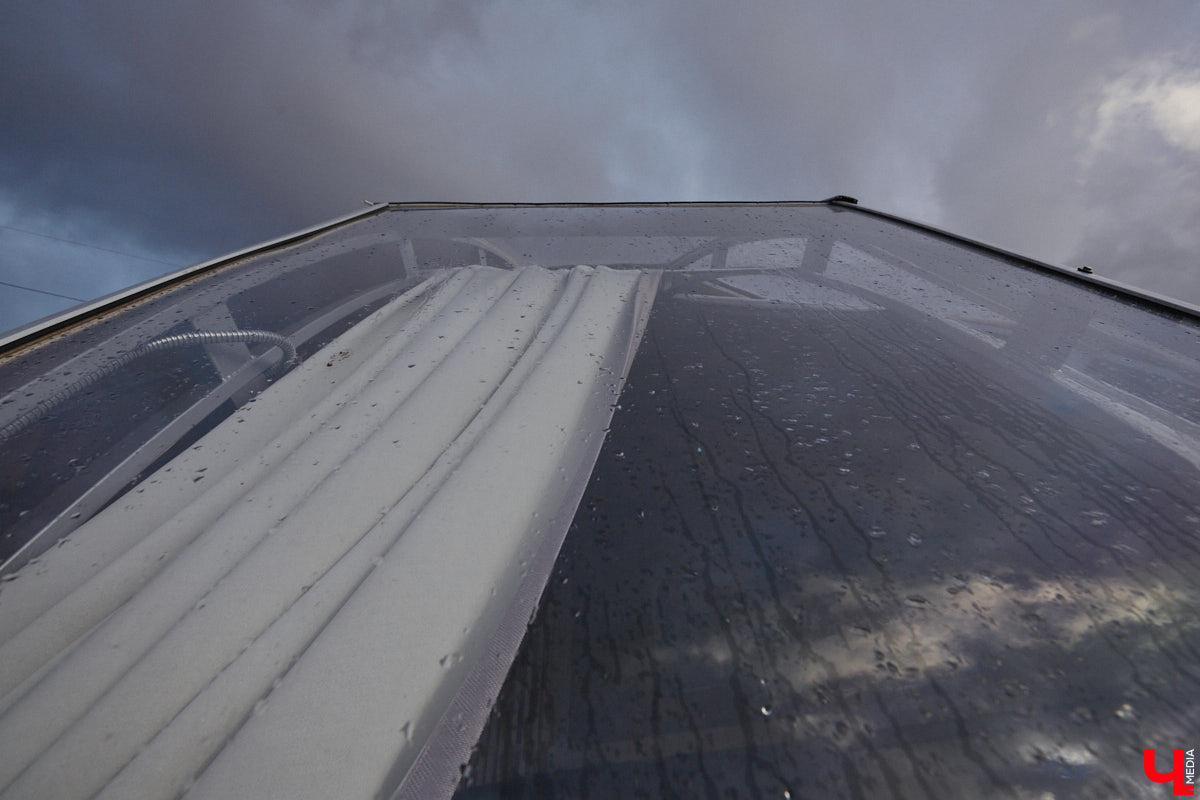 Продолжаем нашу традиционную рубрику «Я тут живу» уникальным домом-сферой, где главные его жители – велосипеды. Вы еще в таких не бывали? Съемочная команда «Ключ-Медиа» уже заглянула внутрь необычного купола и готова вам все рассказать и показать!