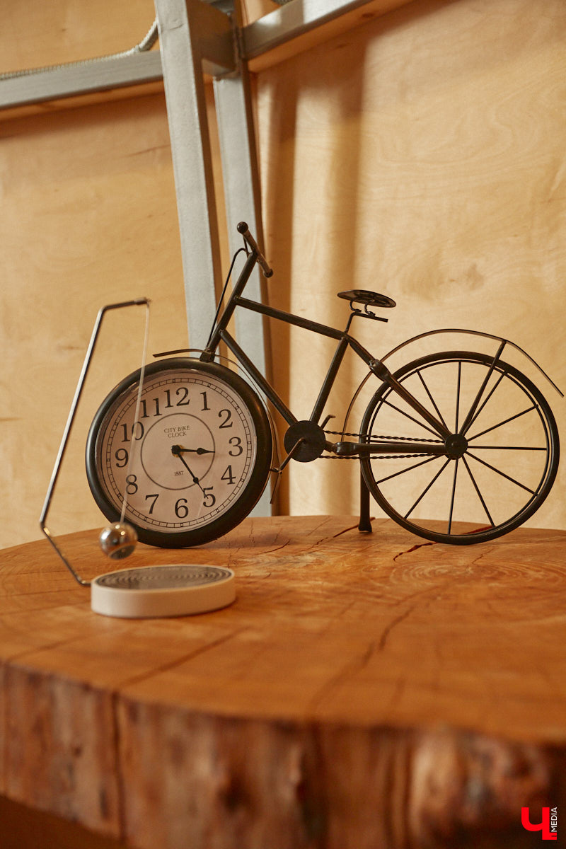 Продолжаем нашу традиционную рубрику «Я тут живу» уникальным домом-сферой, где главные его жители – велосипеды. Вы еще в таких не бывали? Съемочная команда «Ключ-Медиа» уже заглянула внутрь необычного купола и готова вам все рассказать и показать!