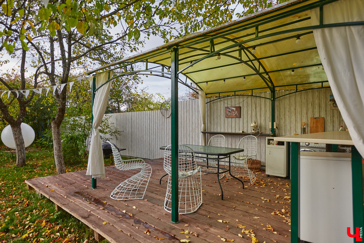 Продолжаем нашу традиционную рубрику «Я тут живу» уникальным домом-сферой, где главные его жители – велосипеды. Вы еще в таких не бывали? Съемочная команда «Ключ-Медиа» уже заглянула внутрь необычного купола и готова вам все рассказать и показать!