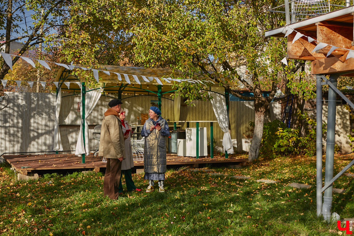 Продолжаем нашу традиционную рубрику «Я тут живу» уникальным домом-сферой, где главные его жители – велосипеды. Вы еще в таких не бывали? Съемочная команда «Ключ-Медиа» уже заглянула внутрь необычного купола и готова вам все рассказать и показать!