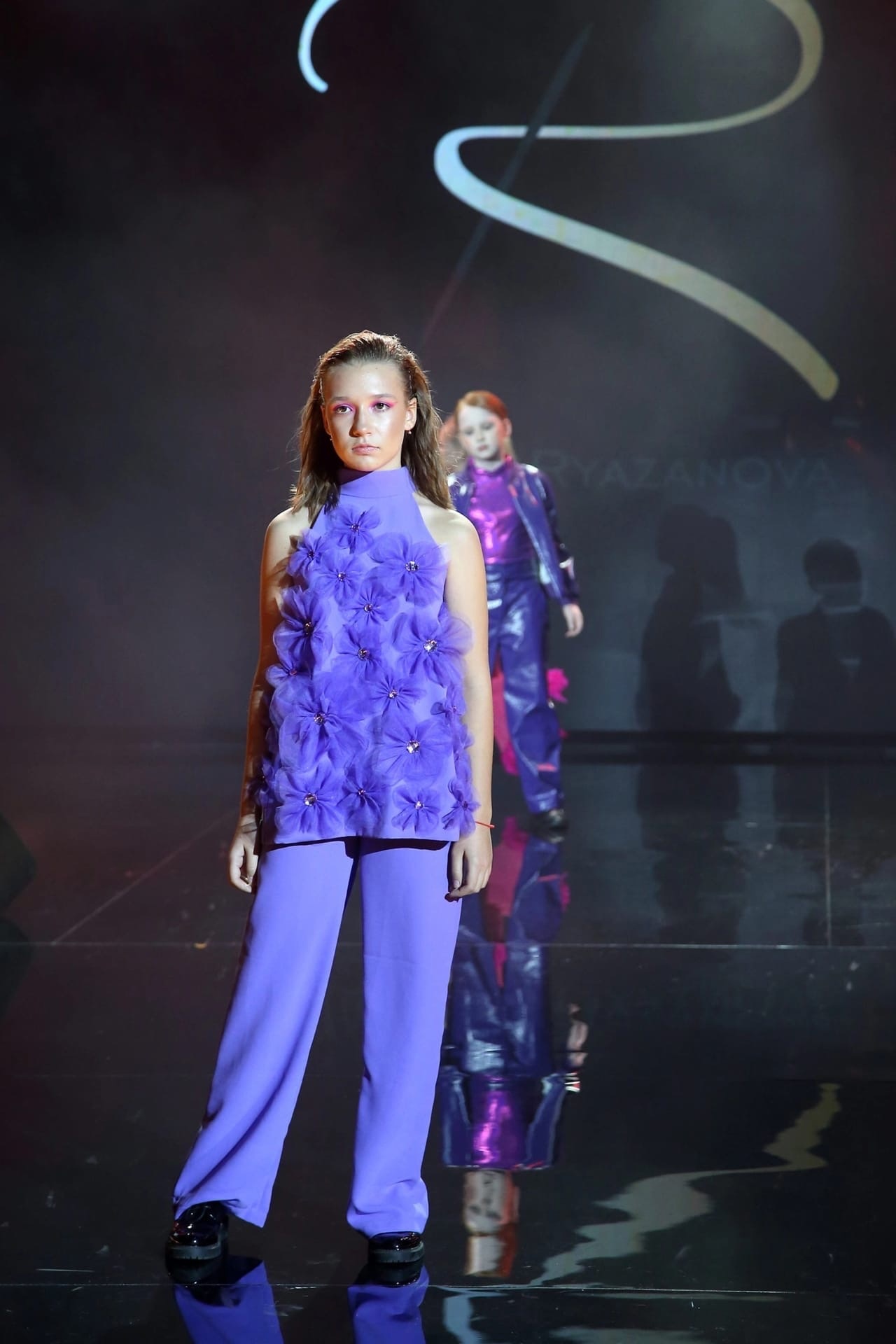 В начале октября в столичном «ГлавКлубе» состоялось масштабное в мире моды мероприятие – Moscow fashion fair. На нем презентовала свою новую коллекцию Juicy flower владимирский дизайнер Наталья Рязанова.