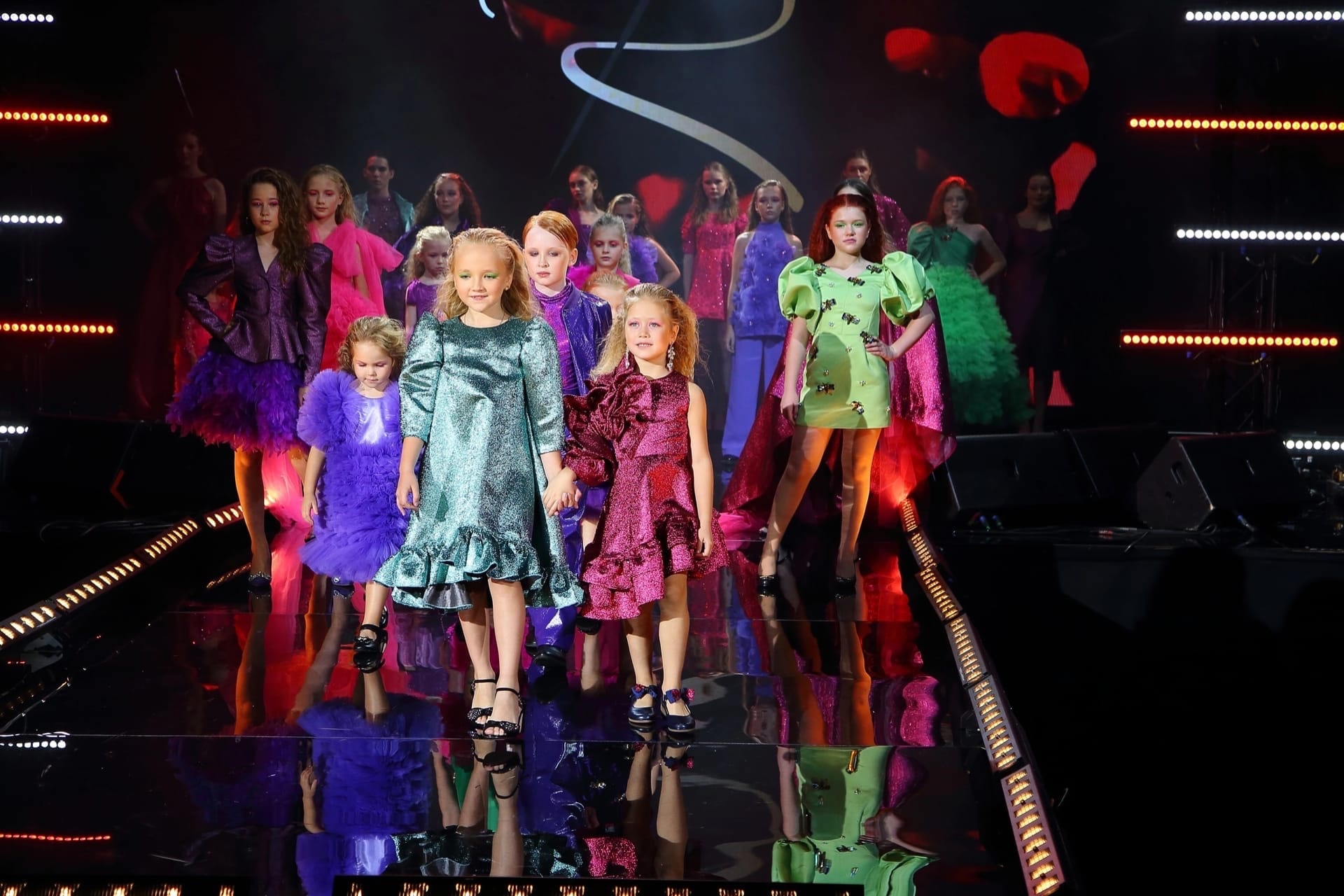 В начале октября в столичном «ГлавКлубе» состоялось масштабное в мире моды мероприятие – Moscow fashion fair. На нем презентовала свою новую коллекцию Juicy flower владимирский дизайнер Наталья Рязанова.