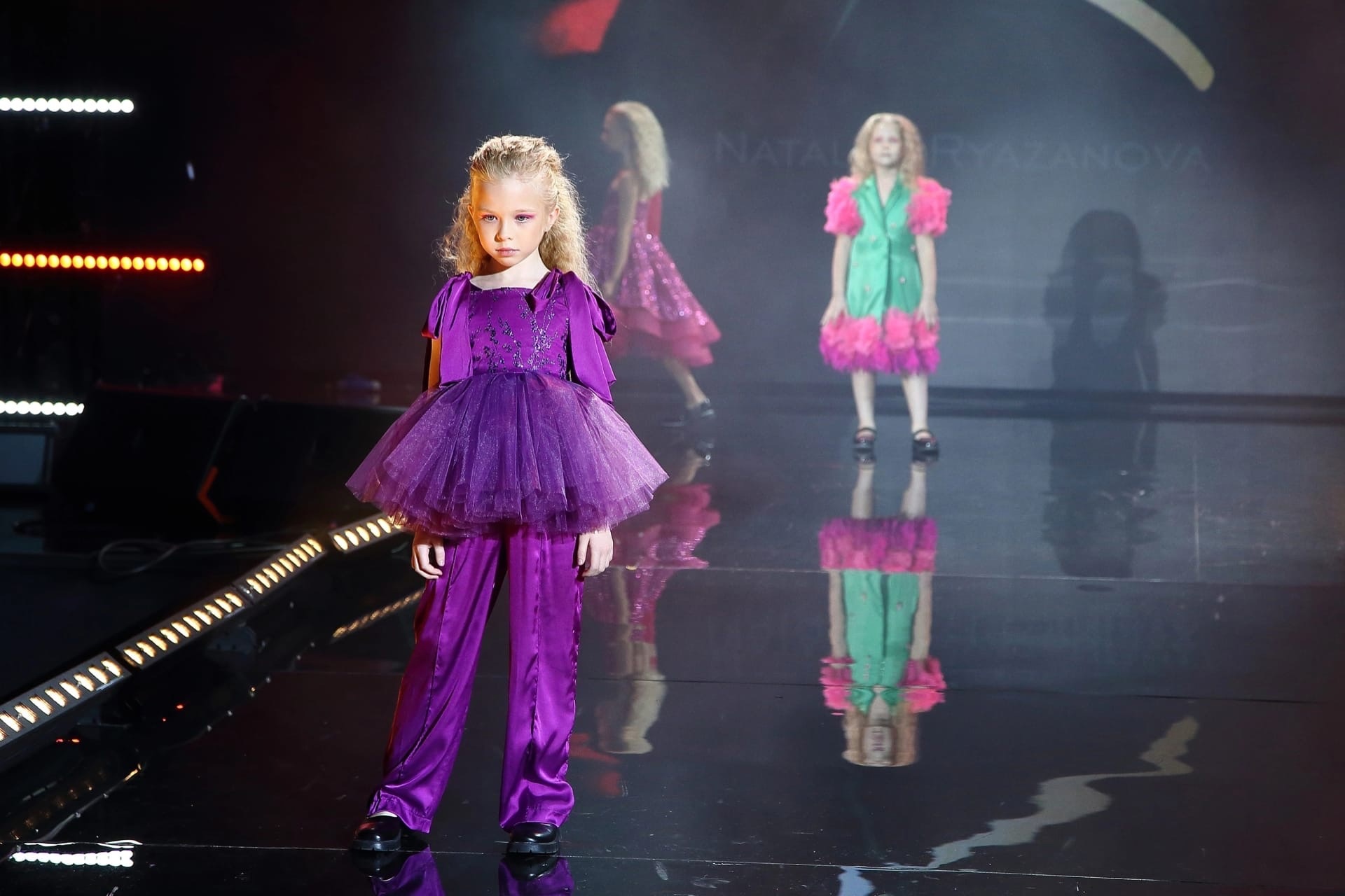 В начале октября в столичном «ГлавКлубе» состоялось масштабное в мире моды мероприятие – Moscow fashion fair. На нем презентовала свою новую коллекцию Juicy flower владимирский дизайнер Наталья Рязанова.