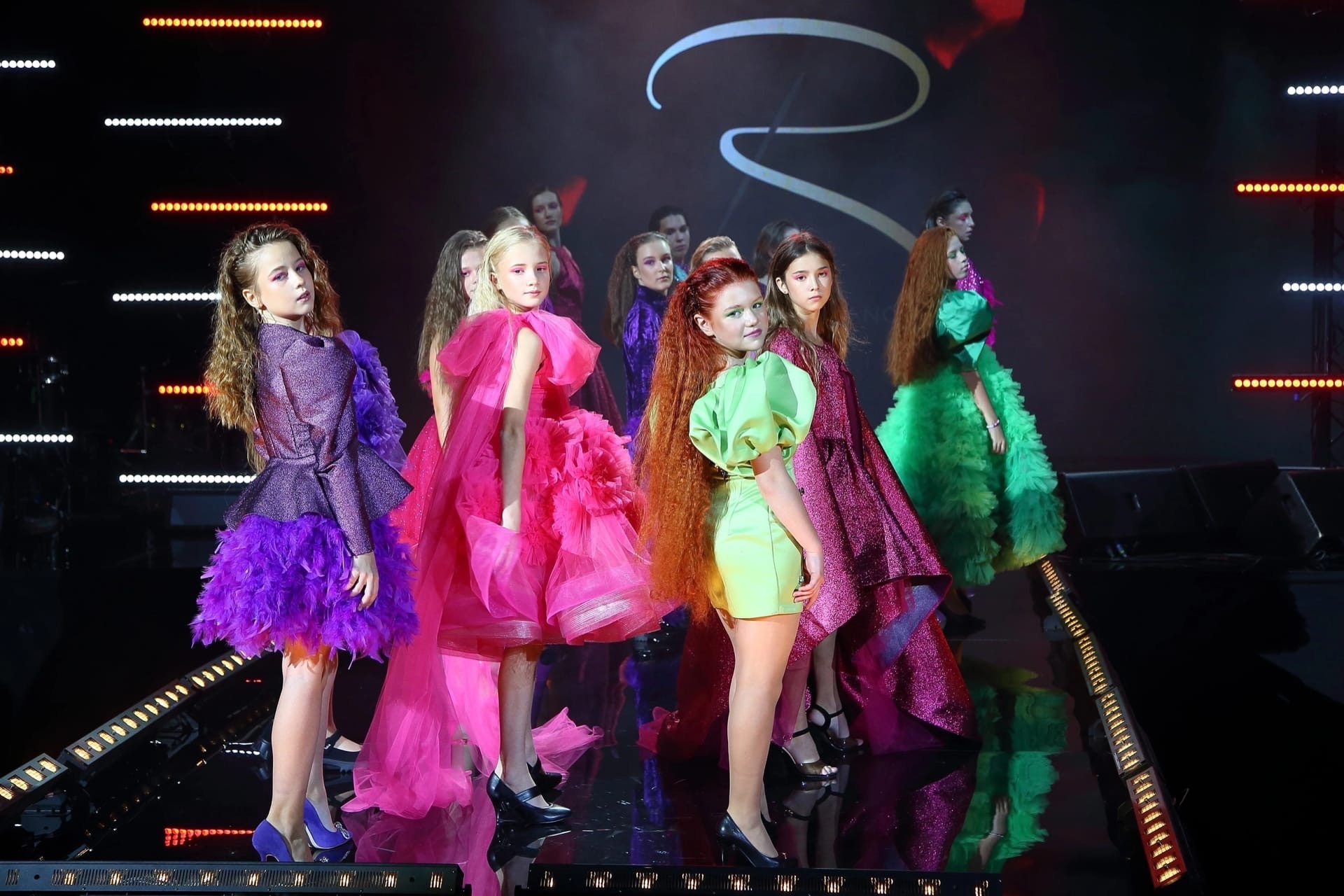 В начале октября в столичном «ГлавКлубе» состоялось масштабное в мире моды мероприятие – Moscow fashion fair. На нем презентовала свою новую коллекцию Juicy flower владимирский дизайнер Наталья Рязанова.