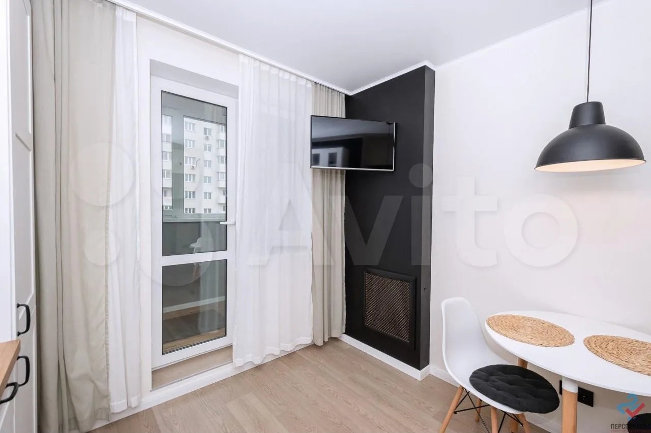 Если вы давно задумываетесь о смене жилья, но ремонтом заниматься не хотите, вот вам небольшая подборка из вполне симпатичных вариантов недвижимости, которую предлагают на продажу в нашем городе.