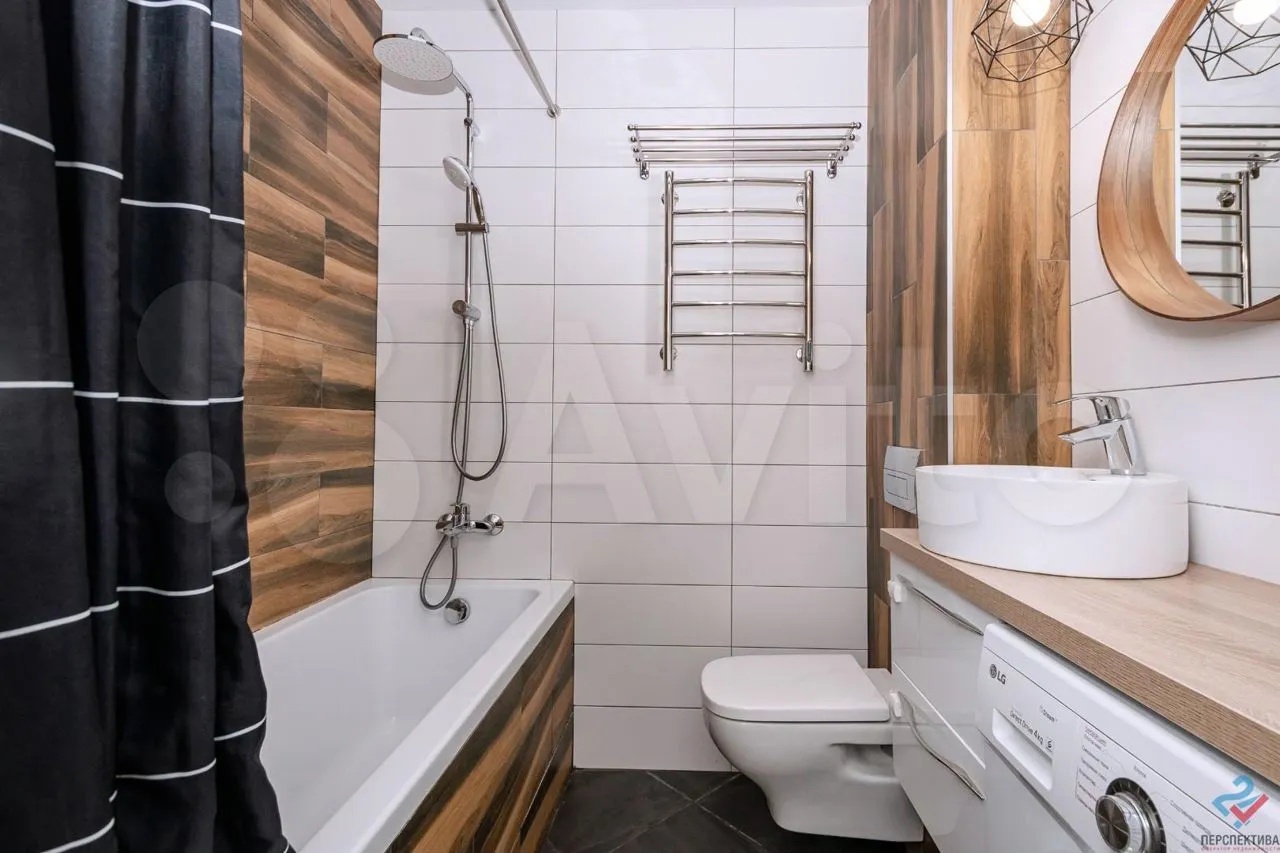 Если вы давно задумываетесь о смене жилья, но ремонтом заниматься не хотите, вот вам небольшая подборка из вполне симпатичных вариантов недвижимости, которую предлагают на продажу в нашем городе.