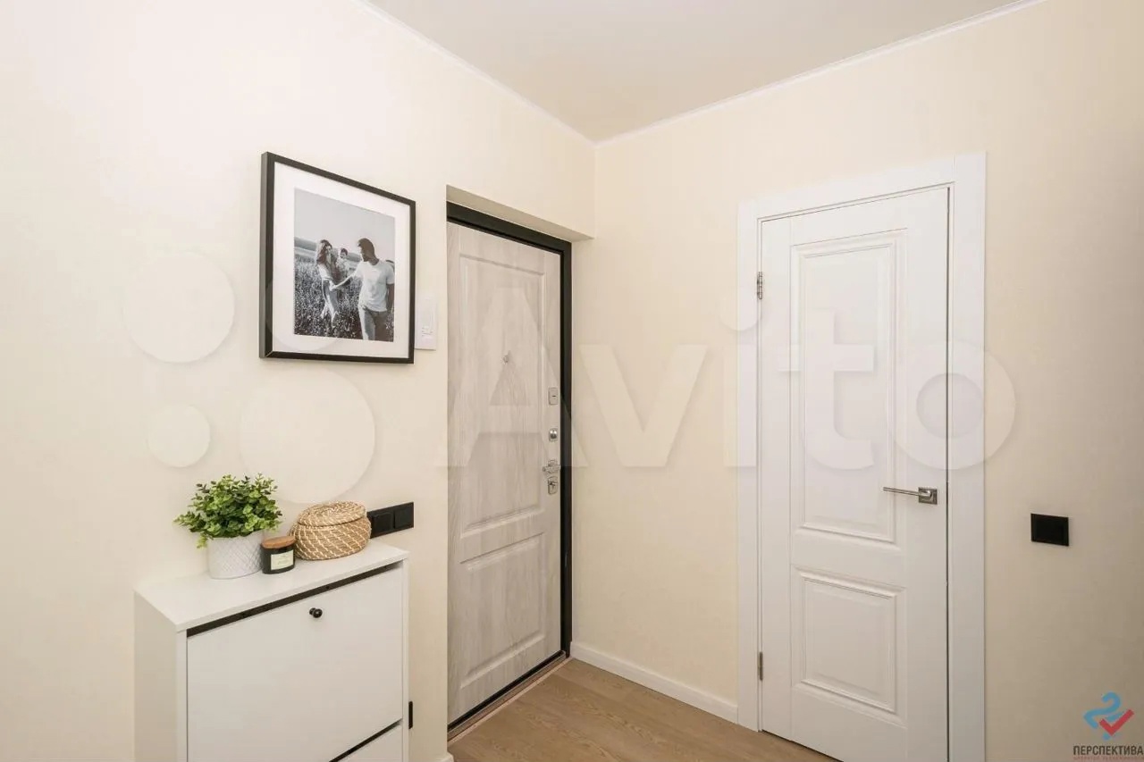 Если вы давно задумываетесь о смене жилья, но ремонтом заниматься не хотите, вот вам небольшая подборка из вполне симпатичных вариантов недвижимости, которую предлагают на продажу в нашем городе.