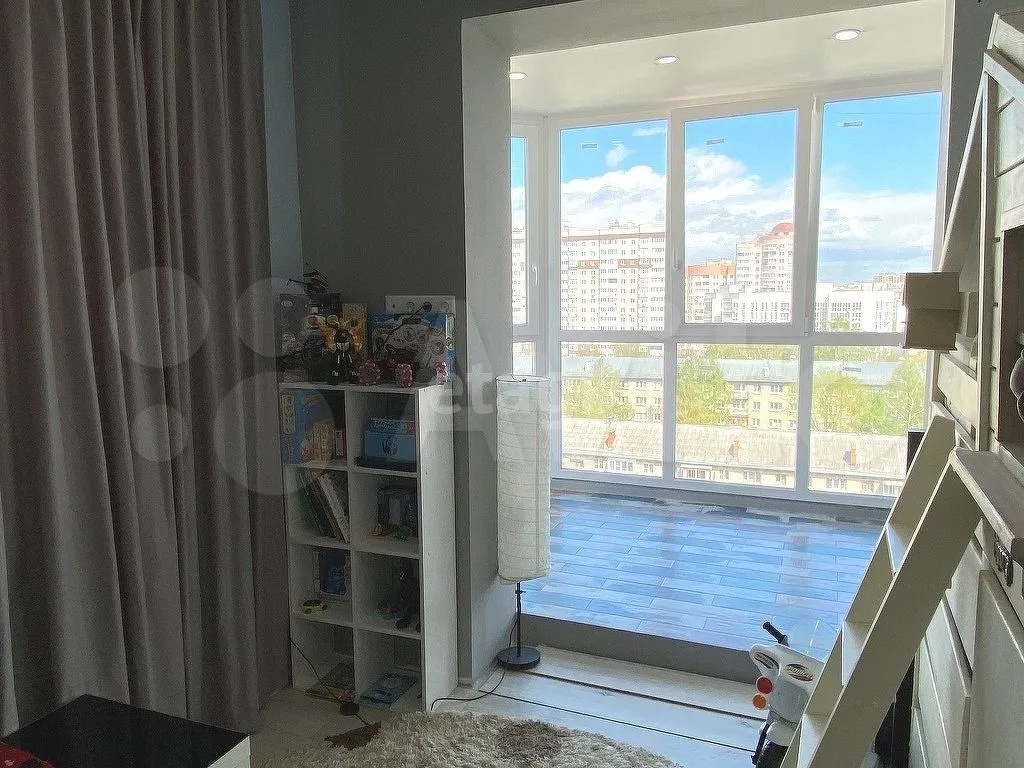 Если вы давно задумываетесь о смене жилья, но ремонтом заниматься не хотите, вот вам небольшая подборка из вполне симпатичных вариантов недвижимости, которую предлагают на продажу в нашем городе.