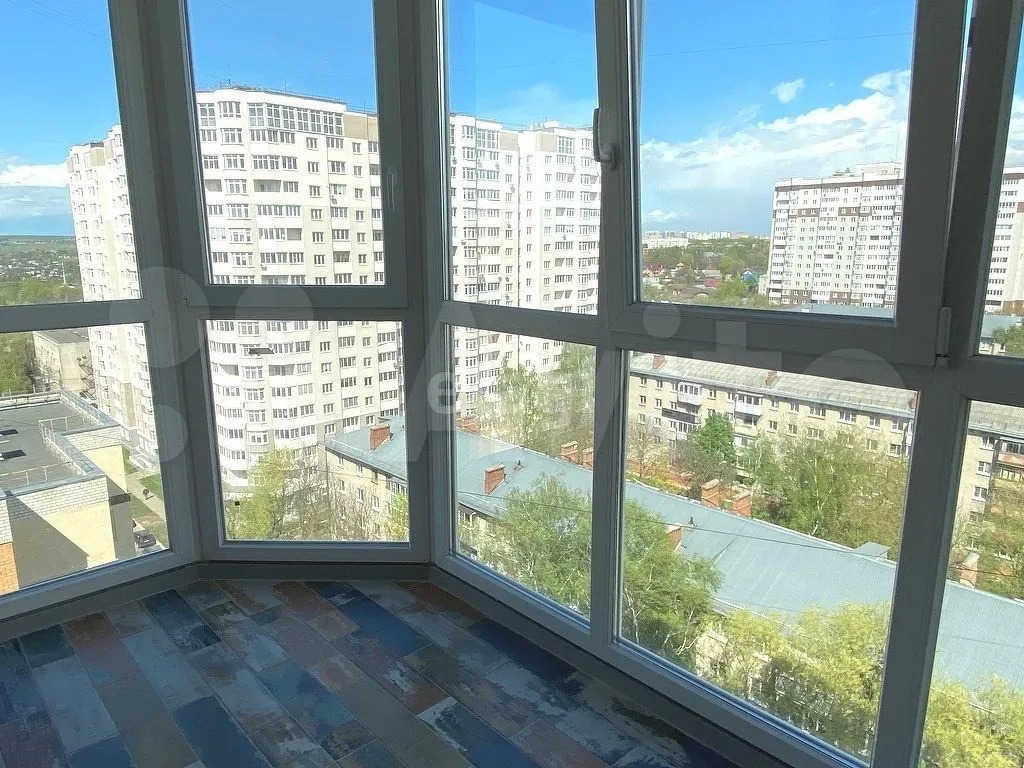 Если вы давно задумываетесь о смене жилья, но ремонтом заниматься не хотите, вот вам небольшая подборка из вполне симпатичных вариантов недвижимости, которую предлагают на продажу в нашем городе.