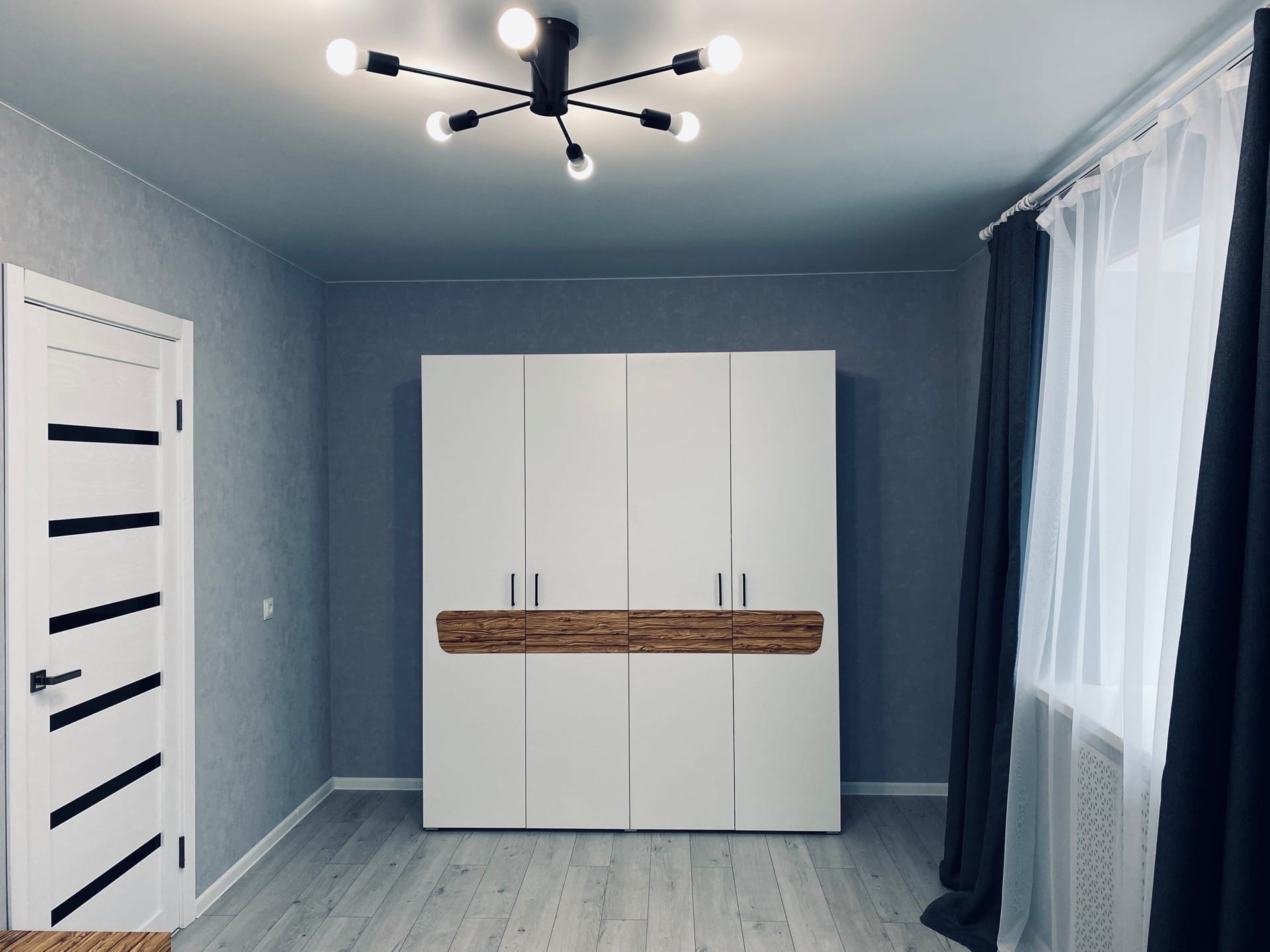 Если вы давно задумываетесь о смене жилья, но ремонтом заниматься не хотите, вот вам небольшая подборка из вполне симпатичных вариантов недвижимости, которую предлагают на продажу в нашем городе.