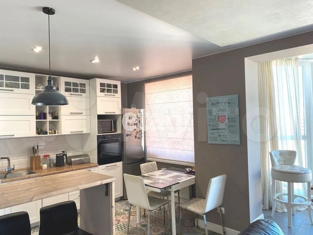 Если вы давно задумываетесь о смене жилья, но ремонтом заниматься не хотите, вот вам небольшая подборка из вполне симпатичных вариантов недвижимости, которую предлагают на продажу в нашем городе.