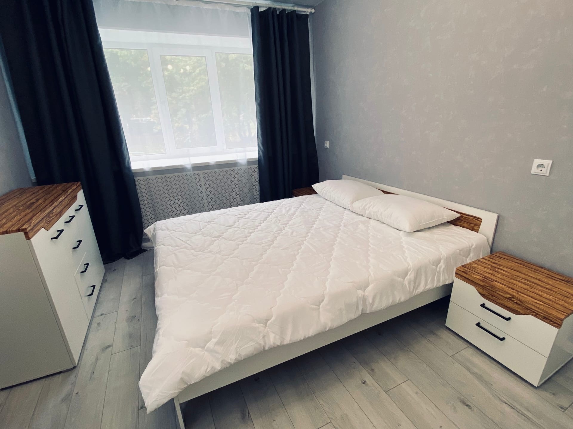 Если вы давно задумываетесь о смене жилья, но ремонтом заниматься не хотите, вот вам небольшая подборка из вполне симпатичных вариантов недвижимости, которую предлагают на продажу в нашем городе.