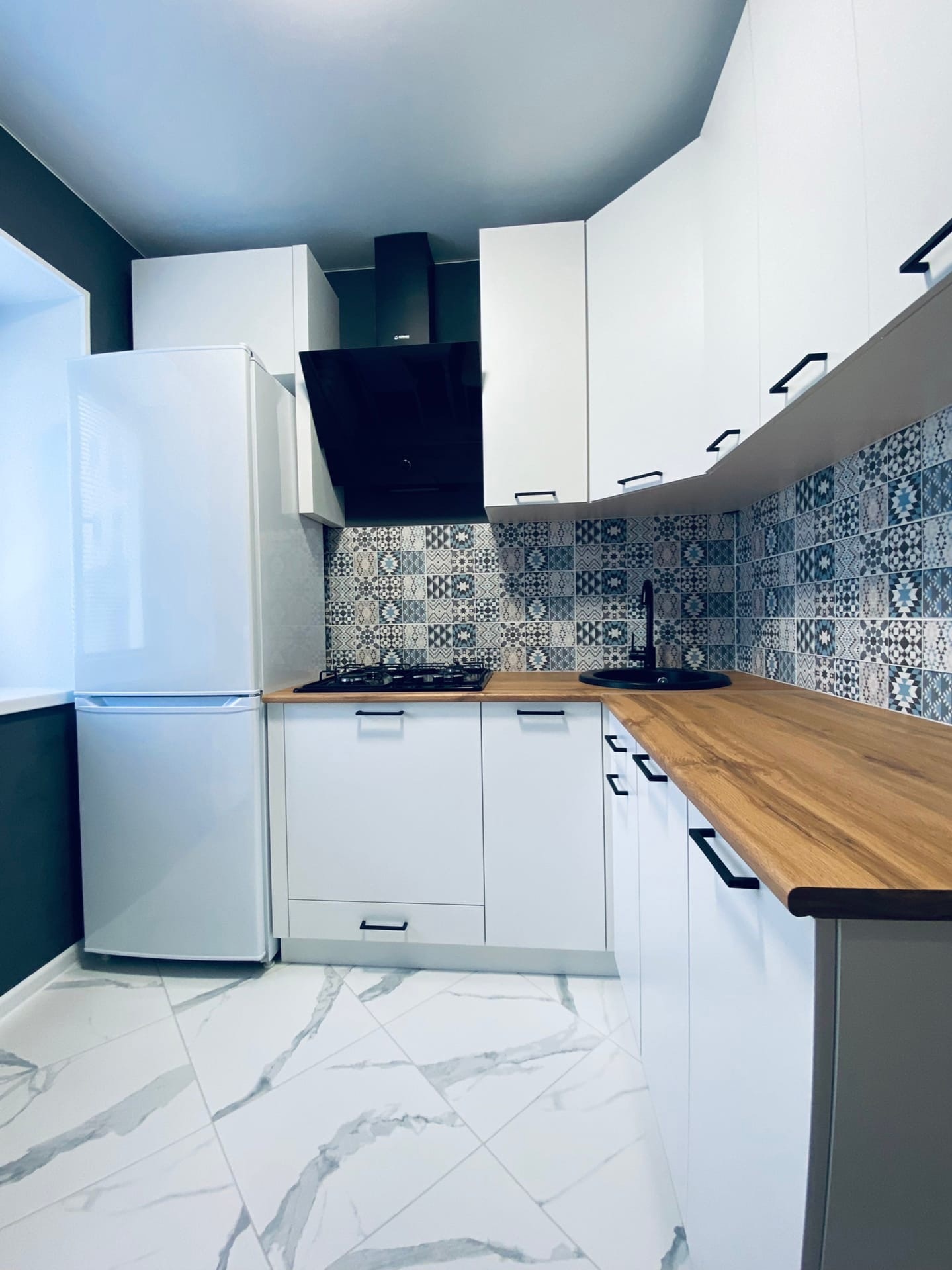 Если вы давно задумываетесь о смене жилья, но ремонтом заниматься не хотите, вот вам небольшая подборка из вполне симпатичных вариантов недвижимости, которую предлагают на продажу в нашем городе.