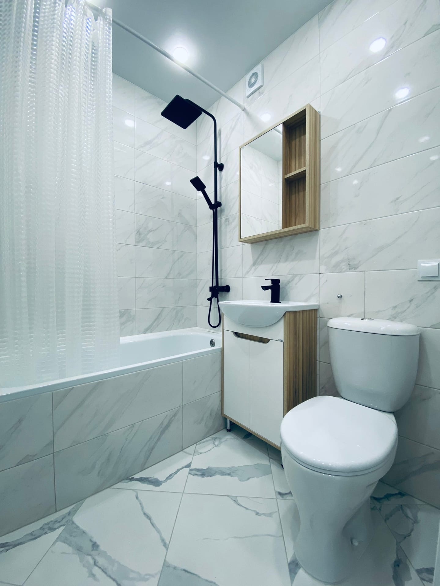 Если вы давно задумываетесь о смене жилья, но ремонтом заниматься не хотите, вот вам небольшая подборка из вполне симпатичных вариантов недвижимости, которую предлагают на продажу в нашем городе.