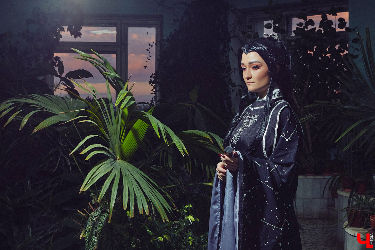 Сегодня она охотница на демонов, а уже завтра – богиня литературы. Перевоплощаться в различные образы владимирская косплеерша Евгения Якушко стала не так давно, но уже ассоциирует себя с каждым выбранным персонажем. Предлагаем вам познакомиться с этой невероятной троицей поближе.