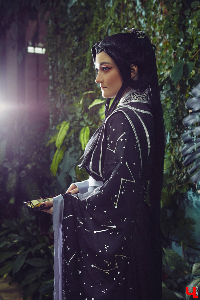 Сегодня она охотница на демонов, а уже завтра – богиня литературы. Перевоплощаться в различные образы владимирская косплеерша Евгения Якушко стала не так давно, но уже ассоциирует себя с каждым выбранным персонажем. Предлагаем вам познакомиться с этой невероятной троицей поближе.