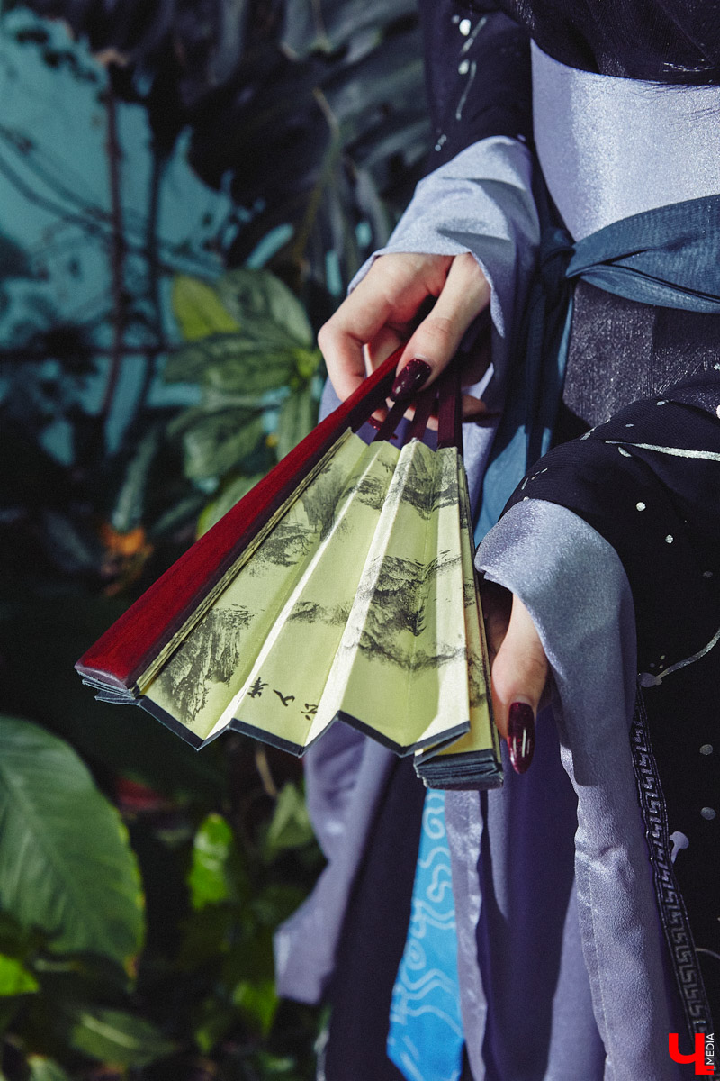 Сегодня она охотница на демонов, а уже завтра – богиня литературы. Перевоплощаться в различные образы владимирская косплеерша Евгения Якушко стала не так давно, но уже ассоциирует себя с каждым выбранным персонажем. Предлагаем вам познакомиться с этой невероятной троицей поближе.