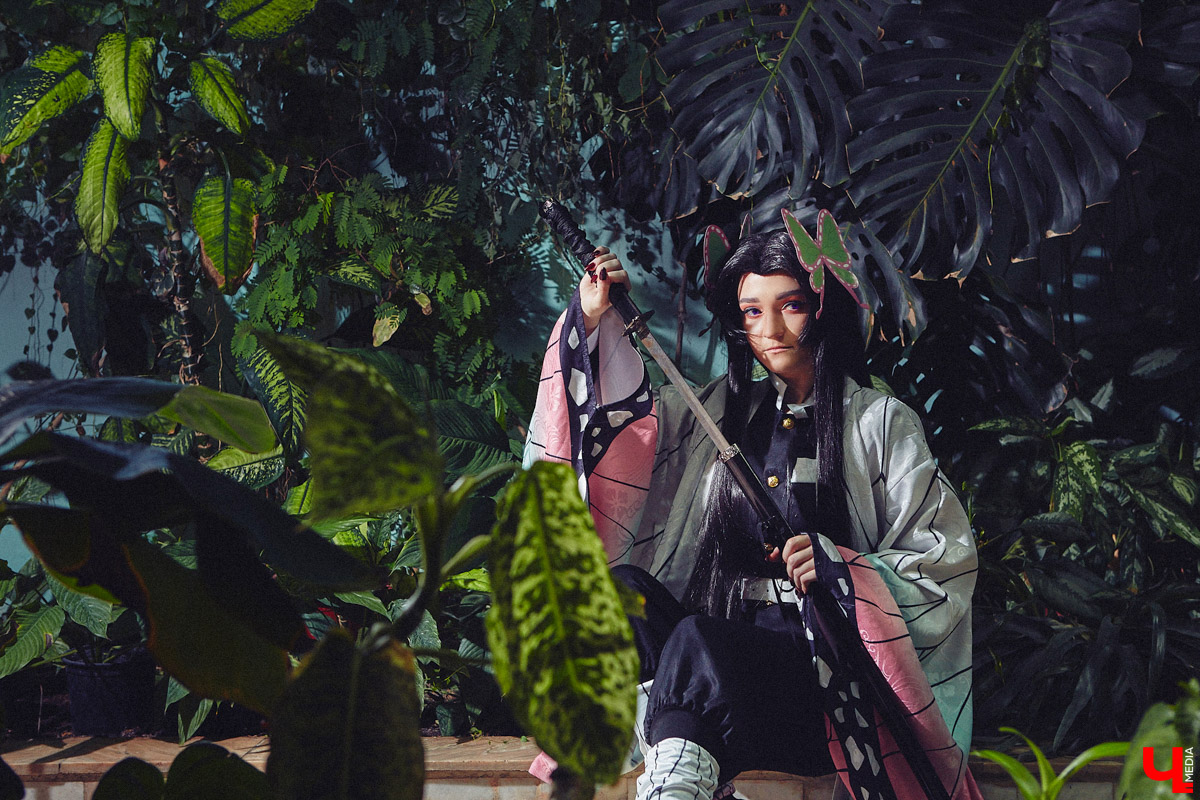 Сегодня она охотница на демонов, а уже завтра – богиня литературы. Перевоплощаться в различные образы владимирская косплеерша Евгения Якушко стала не так давно, но уже ассоциирует себя с каждым выбранным персонажем. Предлагаем вам познакомиться с этой невероятной троицей поближе.