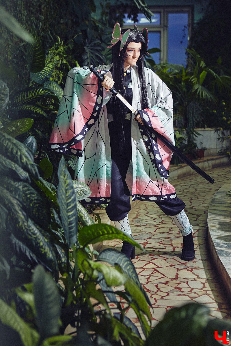 Сегодня она охотница на демонов, а уже завтра – богиня литературы. Перевоплощаться в различные образы владимирская косплеерша Евгения Якушко стала не так давно, но уже ассоциирует себя с каждым выбранным персонажем. Предлагаем вам познакомиться с этой невероятной троицей поближе.