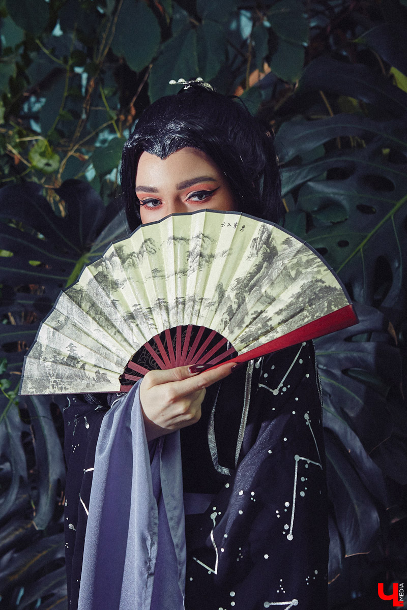 Сегодня она охотница на демонов, а уже завтра – богиня литературы. Перевоплощаться в различные образы владимирская косплеерша Евгения Якушко стала не так давно, но уже ассоциирует себя с каждым выбранным персонажем. Предлагаем вам познакомиться с этой невероятной троицей поближе.