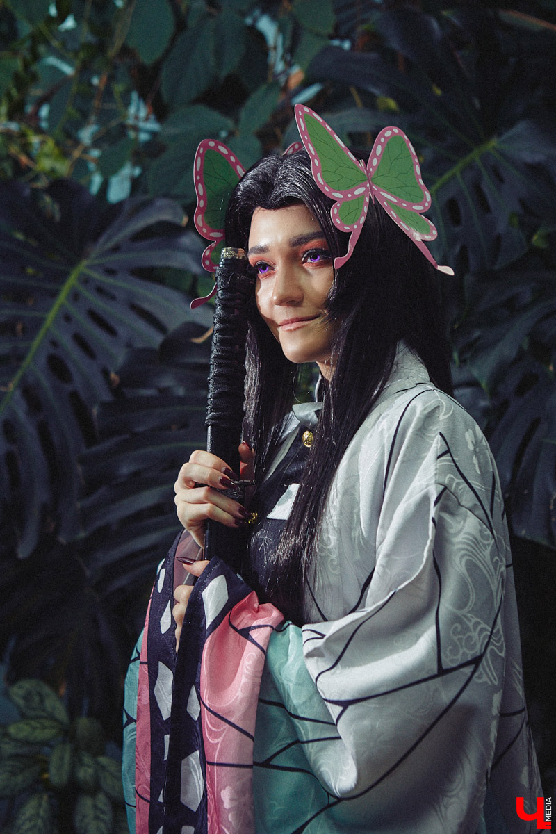 Сегодня она охотница на демонов, а уже завтра – богиня литературы. Перевоплощаться в различные образы владимирская косплеерша Евгения Якушко стала не так давно, но уже ассоциирует себя с каждым выбранным персонажем. Предлагаем вам познакомиться с этой невероятной троицей поближе.