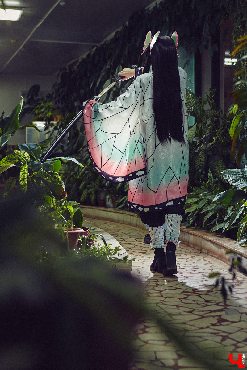 Сегодня она охотница на демонов, а уже завтра – богиня литературы. Перевоплощаться в различные образы владимирская косплеерша Евгения Якушко стала не так давно, но уже ассоциирует себя с каждым выбранным персонажем. Предлагаем вам познакомиться с этой невероятной троицей поближе.