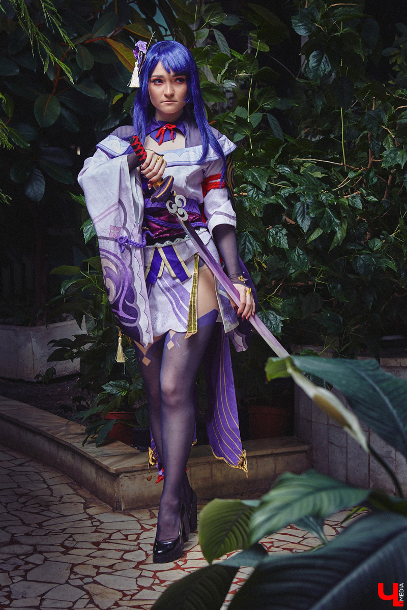 Сегодня она охотница на демонов, а уже завтра – богиня литературы. Перевоплощаться в различные образы владимирская косплеерша Евгения Якушко стала не так давно, но уже ассоциирует себя с каждым выбранным персонажем. Предлагаем вам познакомиться с этой невероятной троицей поближе.