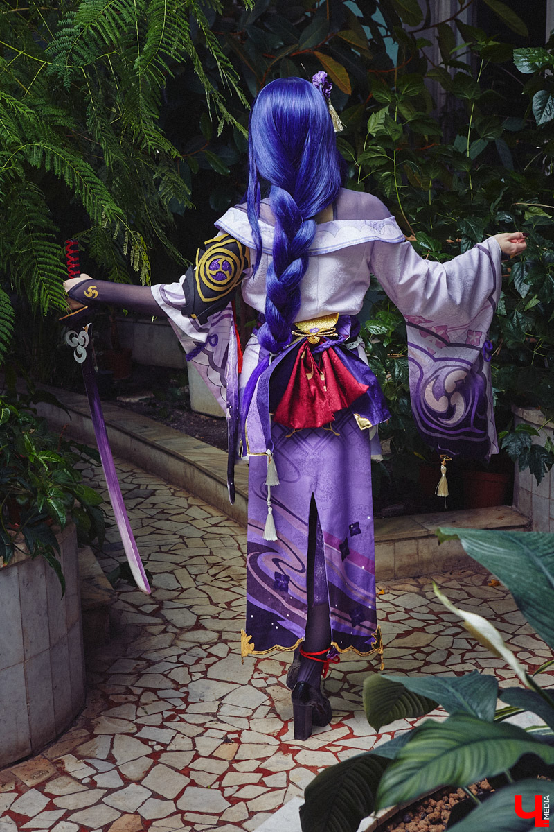 Сегодня она охотница на демонов, а уже завтра – богиня литературы. Перевоплощаться в различные образы владимирская косплеерша Евгения Якушко стала не так давно, но уже ассоциирует себя с каждым выбранным персонажем. Предлагаем вам познакомиться с этой невероятной троицей поближе.