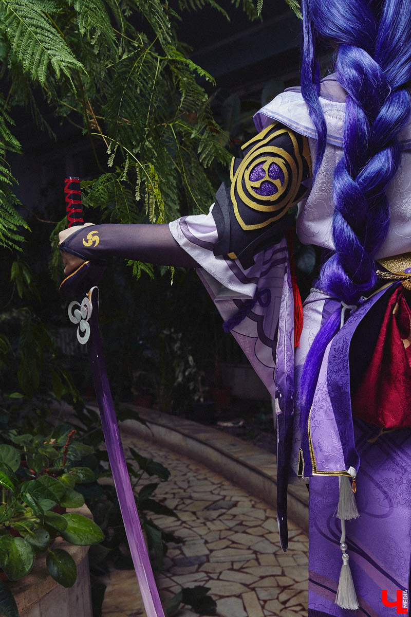 Сегодня она охотница на демонов, а уже завтра – богиня литературы. Перевоплощаться в различные образы владимирская косплеерша Евгения Якушко стала не так давно, но уже ассоциирует себя с каждым выбранным персонажем. Предлагаем вам познакомиться с этой невероятной троицей поближе.