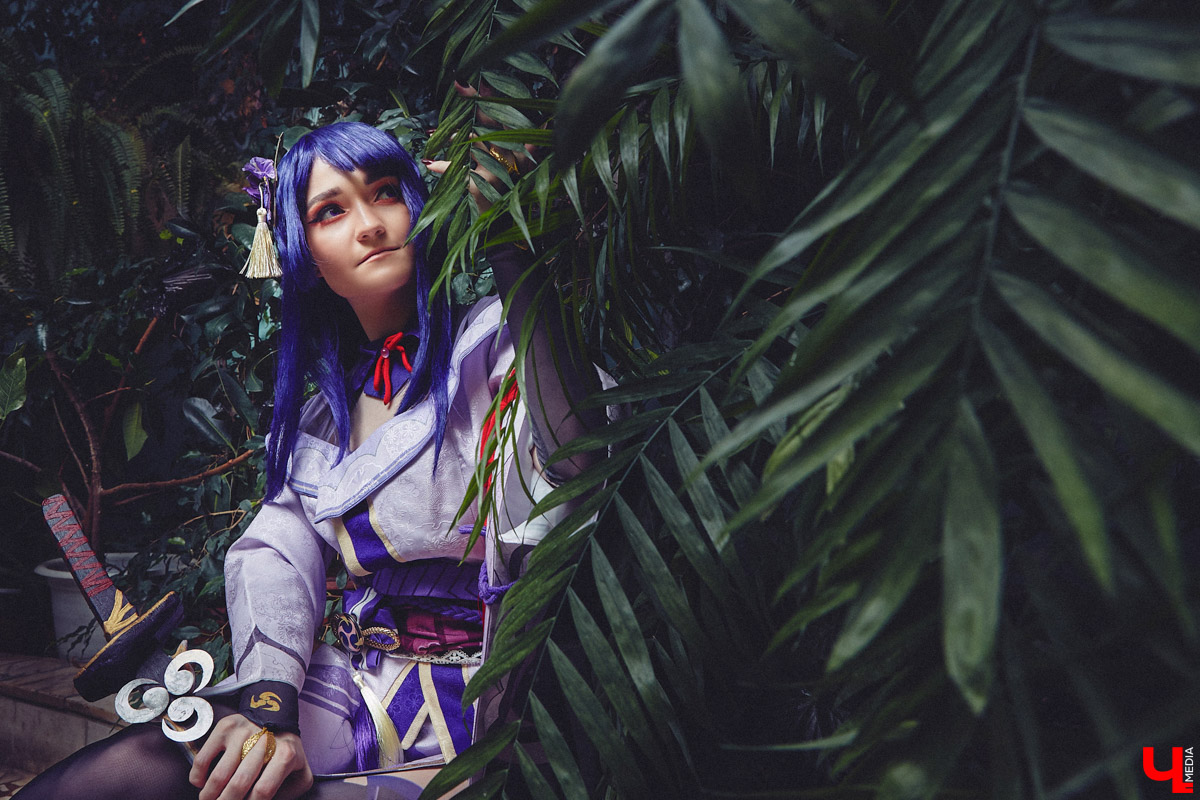 Сегодня она охотница на демонов, а уже завтра – богиня литературы. Перевоплощаться в различные образы владимирская косплеерша Евгения Якушко стала не так давно, но уже ассоциирует себя с каждым выбранным персонажем. Предлагаем вам познакомиться с этой невероятной троицей поближе.