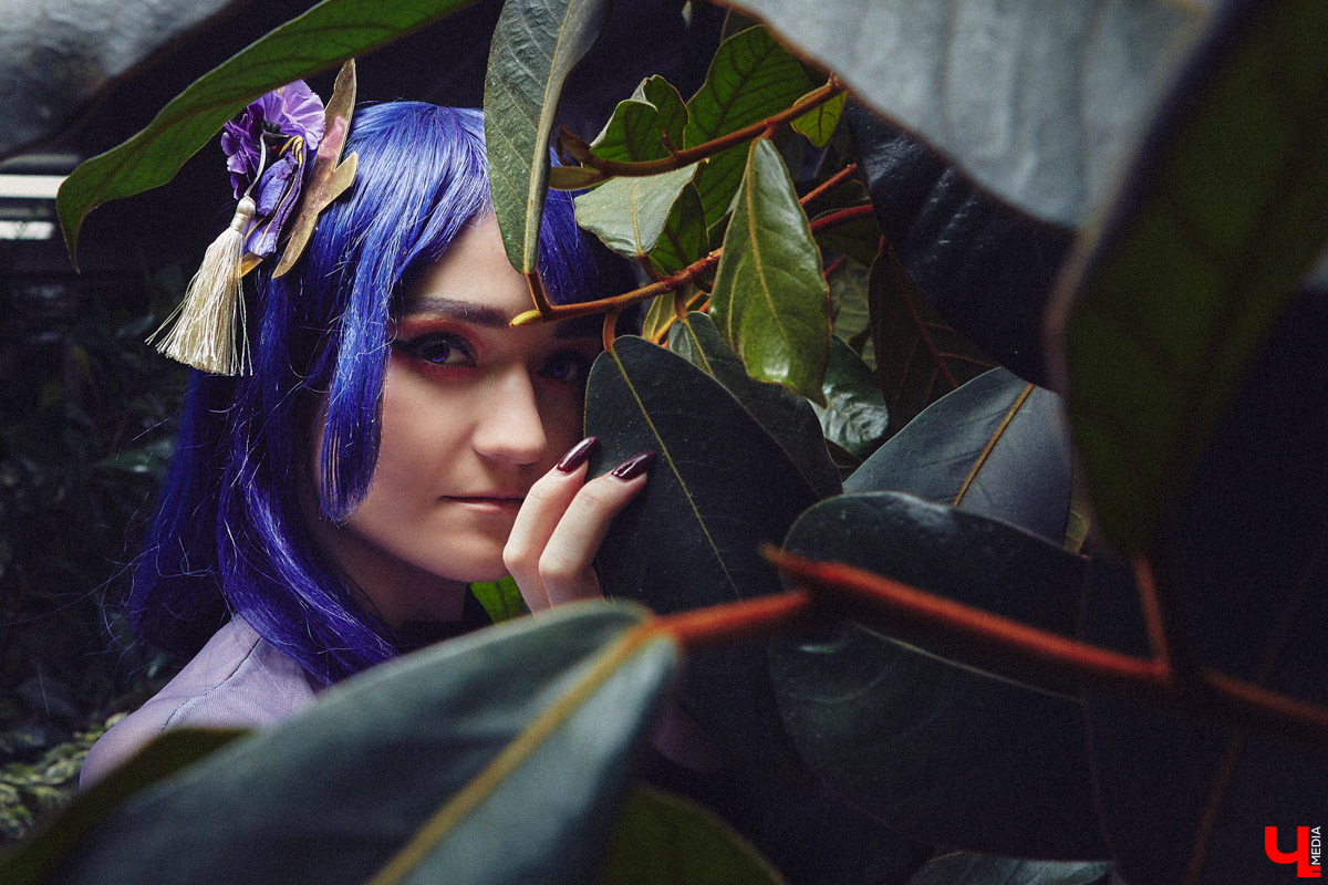 Сегодня она охотница на демонов, а уже завтра – богиня литературы. Перевоплощаться в различные образы владимирская косплеерша Евгения Якушко стала не так давно, но уже ассоциирует себя с каждым выбранным персонажем. Предлагаем вам познакомиться с этой невероятной троицей поближе.