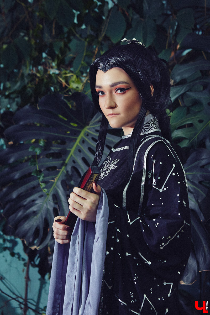 Сегодня она охотница на демонов, а уже завтра – богиня литературы. Перевоплощаться в различные образы владимирская косплеерша Евгения Якушко стала не так давно, но уже ассоциирует себя с каждым выбранным персонажем. Предлагаем вам познакомиться с этой невероятной троицей поближе.