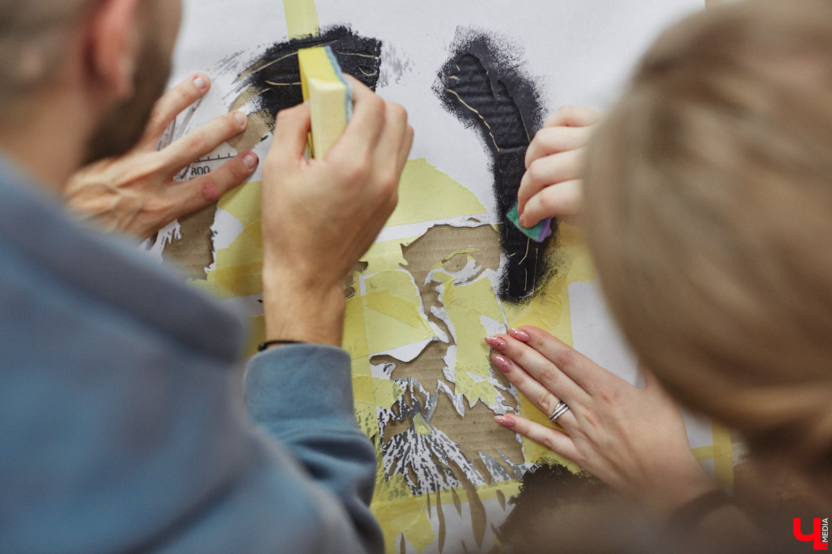 Современное искусство многогранно и не меньше празднующего сегодня 11-летие ИЦАЭ следит за трендами: вечером 20 октября во владимирском центре собрались горожане, чтобы совместить «эко» и «арт» при участии резидента 33zagfest Елены Барышниковой. За полтора часа на холсте из рваного картона сложился портрет Александра Григорьевича Столетова, известного русского физика и нашего земляка. Причём не простой портрет, а экологичный, ведь составлен он из ненужных вещей и старых журналов.