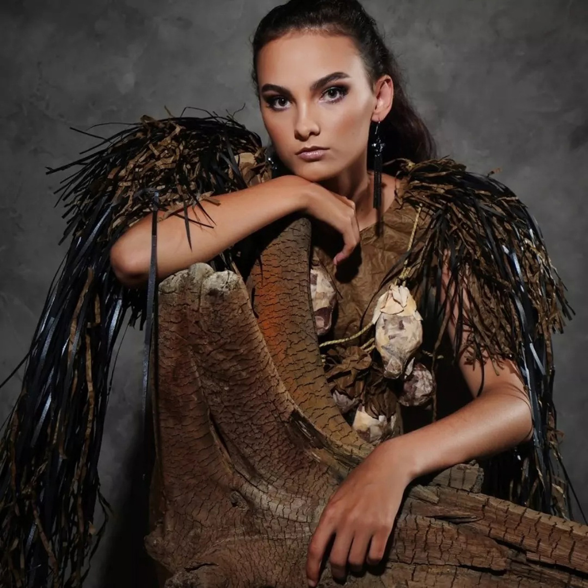 Совместная коллекция из 12 уникальных бумажных платьев с экопринтами владимирского декоратора Натальи Наянзиной и флориста из Томска Натальей Медведевой приняла участие в конкурсе дизайнеров «Сибирский кутюрье – 2022» Fashion. А еще попала на страницы журнала мод Fashion Avenue News.