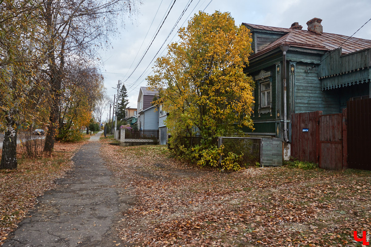 В октябре 1900 года владимирская дворянка Зинаида Рахманова пригласила нотариуса и свидетелей, объявив о составлении нового завещания. Этим документом она лишала наследства собственного сына и передавала свои средства на благотворительность. Вот так, со скандала в благородном семействе, началась история дворянской богадельни Рахмановой во Владимире.