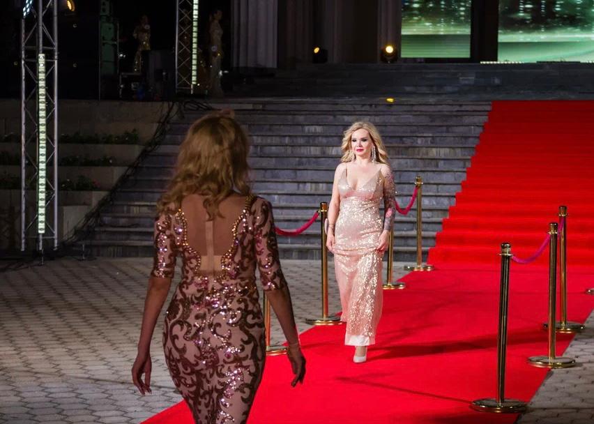 В Крыму прошел Международный конкурс красоты и материнства Mrs. Planet Eurasia. Участие в нем в числе прочих приняли и две прекрасные дамы из Владимира и Коврова: Христина Воеводина и Вероника Малыгина. Вернулись домой они уже с громкими титулами!