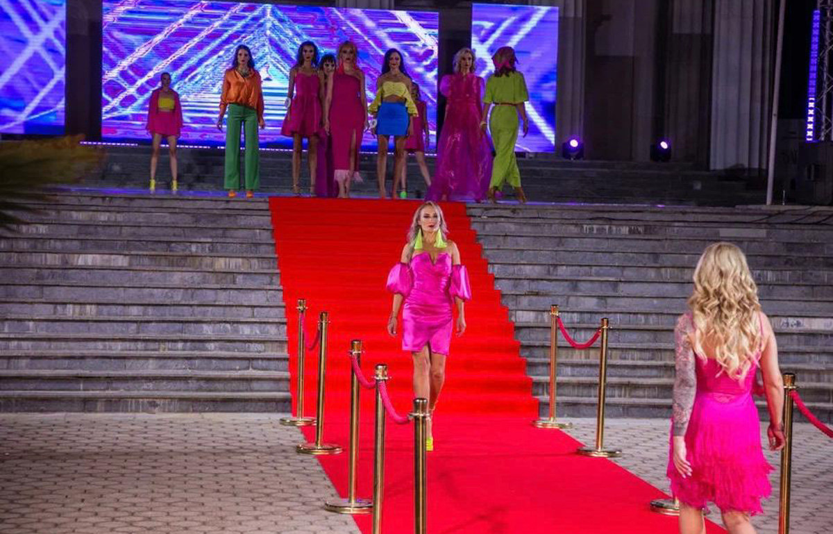 В Крыму прошел Международный конкурс красоты и материнства Mrs. Planet Eurasia. Участие в нем в числе прочих приняли и две прекрасные дамы из Владимира и Коврова: Христина Воеводина и Вероника Малыгина. Вернулись домой они уже с громкими титулами!